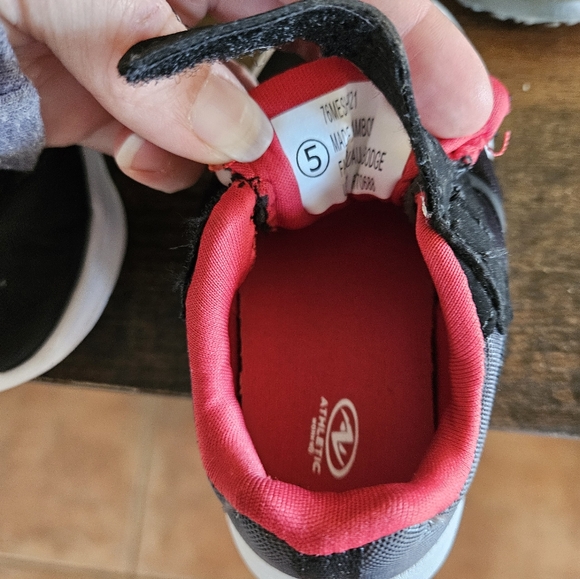 3pairs of toddler shoes - Picture 2 of 5